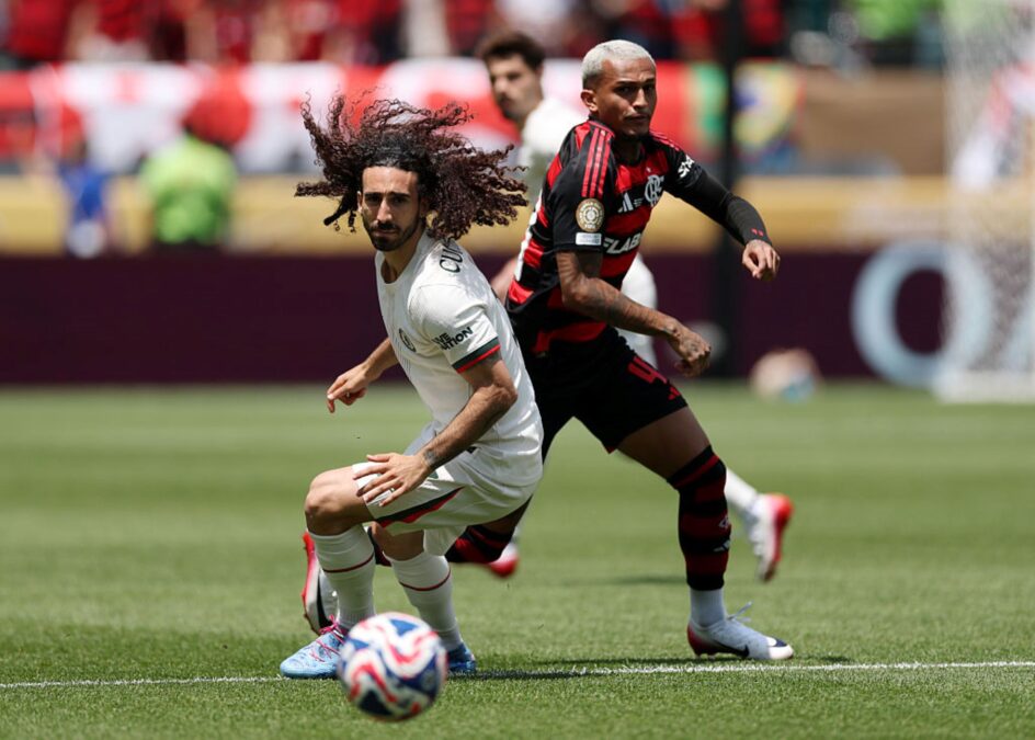 Pedro Neto abre o placar para o Chelsea contra o Flamengo. Acompanhe