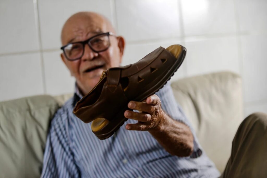 conheca-sapateiro-da-elite-baiana-que-ja-fez-sapatos-ate-para-o-papa