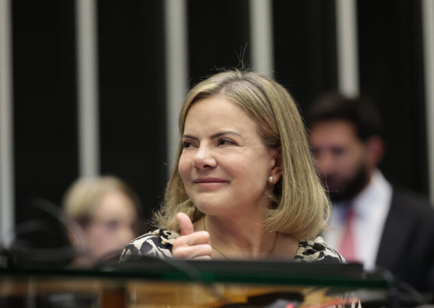 gleisi-diz-que-bolsonaro-apela-a-“intervencao-estrangeira-no-brasil”
