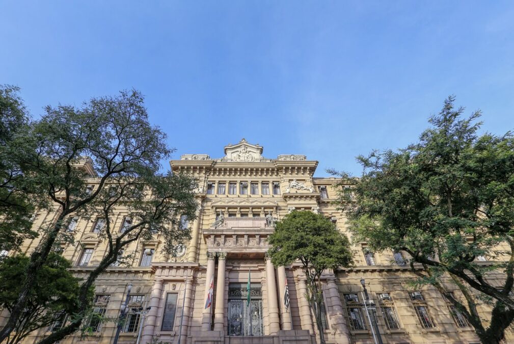 Professor é condenado por perseguir coordenador homossexual