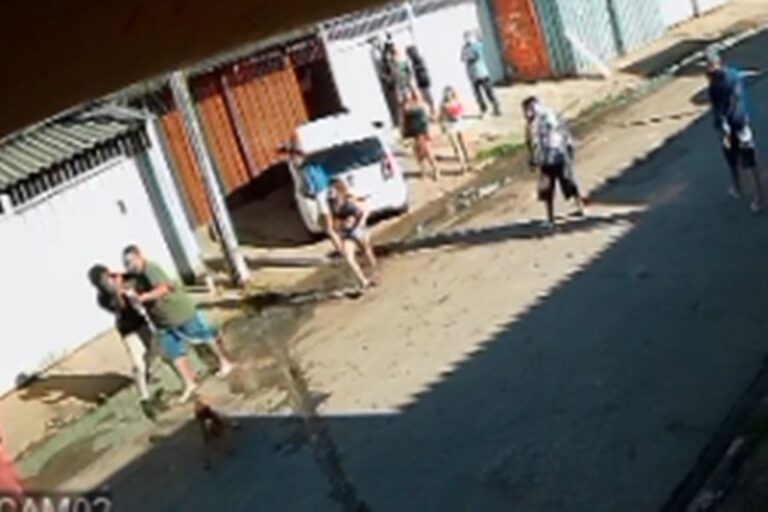 video:-homem-tenta-matar-ex-namorada-a-facadas-apos-discussao