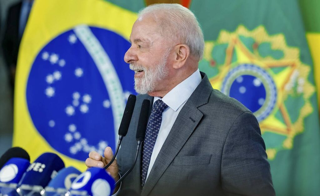 lula-recebe-padre-dos-famosos-no-planalto