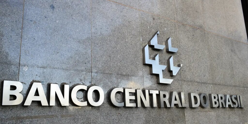 bc-diz-que-selic-deve-ser-mantida-em-15%-por-periodo-prolongado
