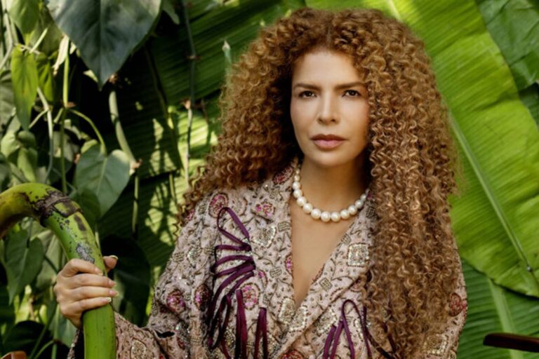 vanessa-da-mata-homenageia-gal-costa-com-regravacao-de-sucesso