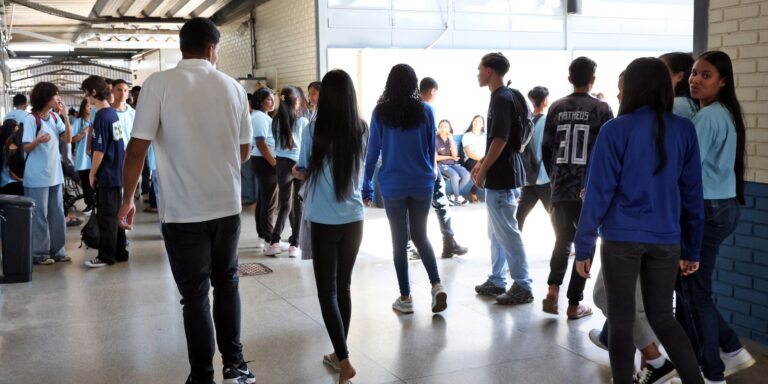 pe-de-meia:-nascidos-em-marco-e-abril-recebem-hoje-parcela-de-r$-200