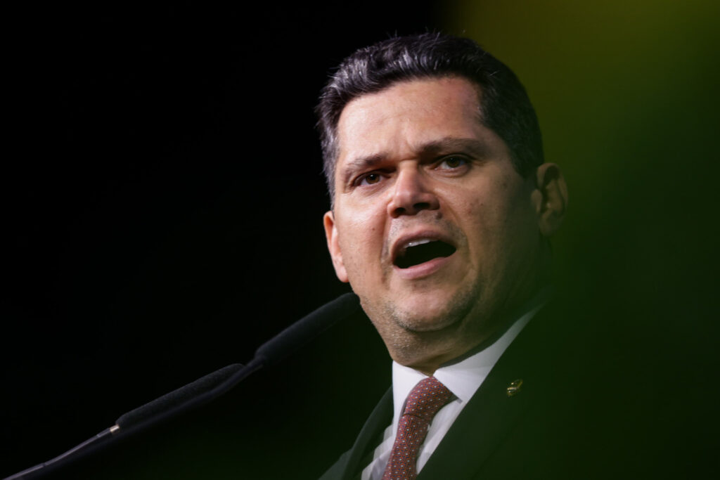 alcolumbre-fala-em-derrota-expressiva-do-governo-no-iof:-“comecou-mal”