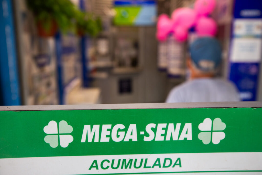 mega-sena-acumula-e-premio-vai-a-r$-45-milhoes.-confira-os-numeros