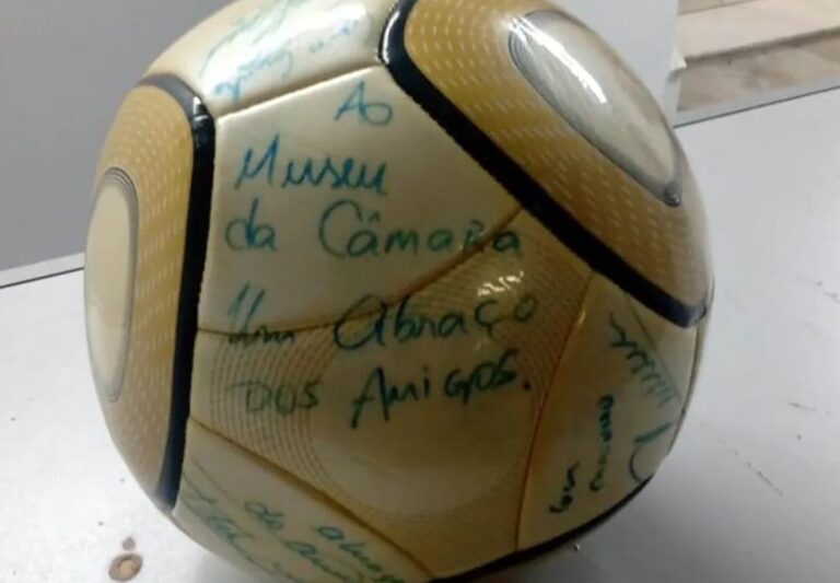 8/1:-stf-forma-maioria-para-condenar-homem-que-furtou-bola-de-neymar