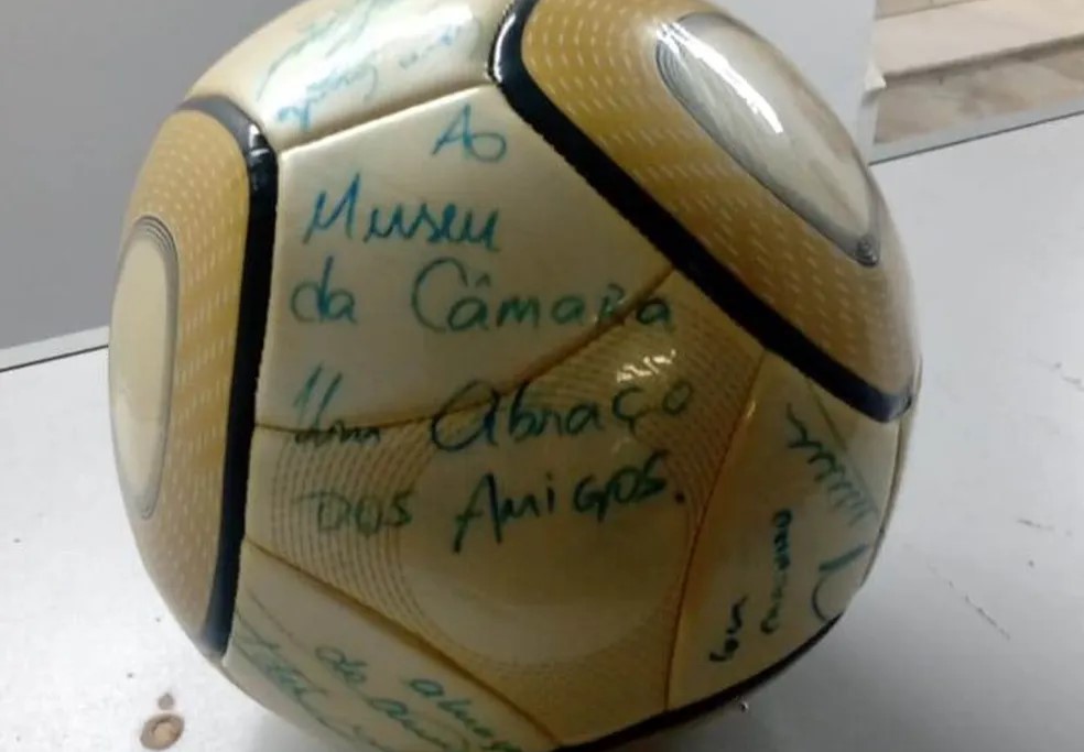 8/1:-stf-forma-maioria-para-condenar-homem-que-furtou-bola-de-neymar