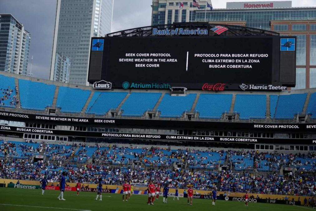 Partida entre Benfica e Chelsea é paralisado por condições climáticas