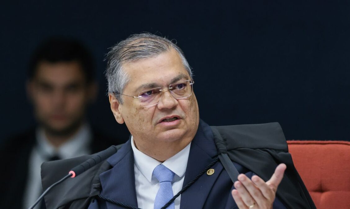Dino suspende multa de R$ 1 milhão por dia contra professores do DF