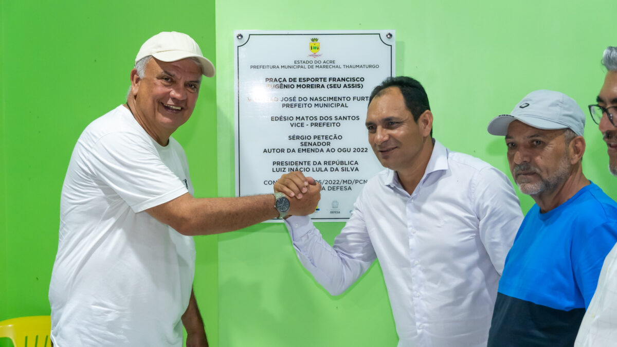 Com investimento de R$ 1,9 milhão, Petecão e Valdélio entregam (uma) praça de esportes em Marechal Thaumaturgo