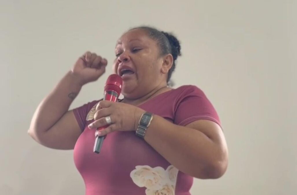 Mãe da zona rural pede socorro em audiência sobre direitos de crianças neurodivergentes: “Acordo todo dia às 5h30 para que minha filha consiga estudar”