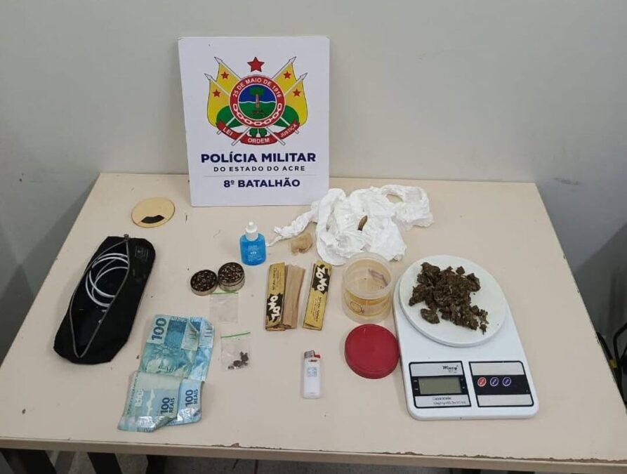Homem é preso com drogas em ônibus que seguia para Cruzeiro do Sul