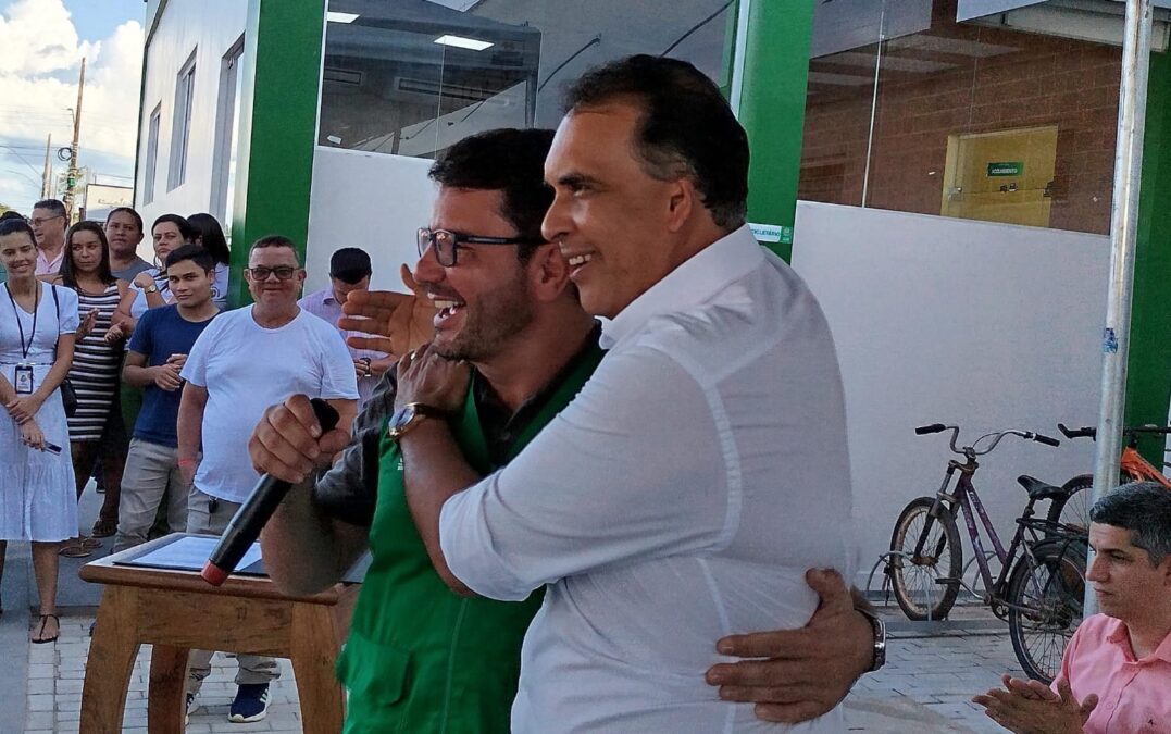 Clima tenso marca cerimônia de entrega da primeira etapa do Hospital de Sena Madureira
