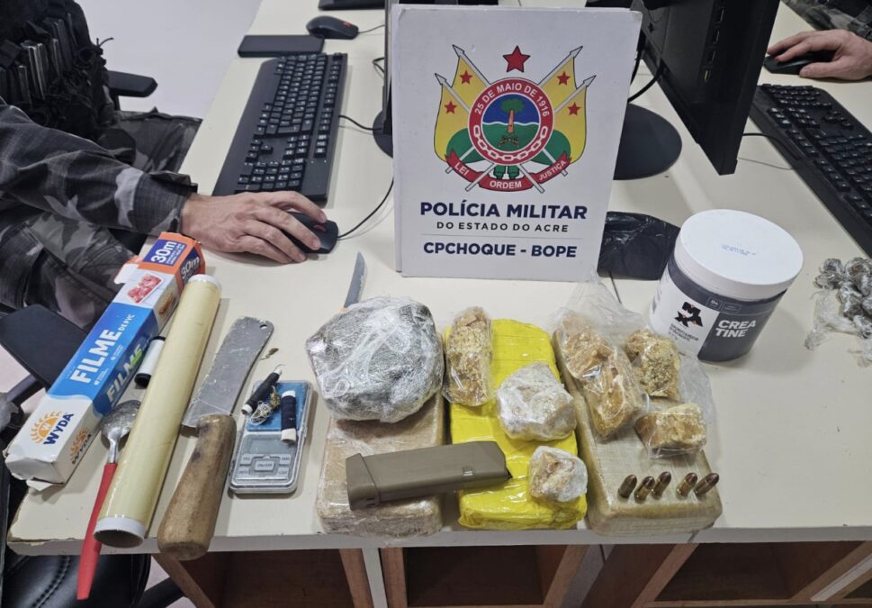 Homem é preso por tráfico de drogas após denúncia anônima em Rio Branco