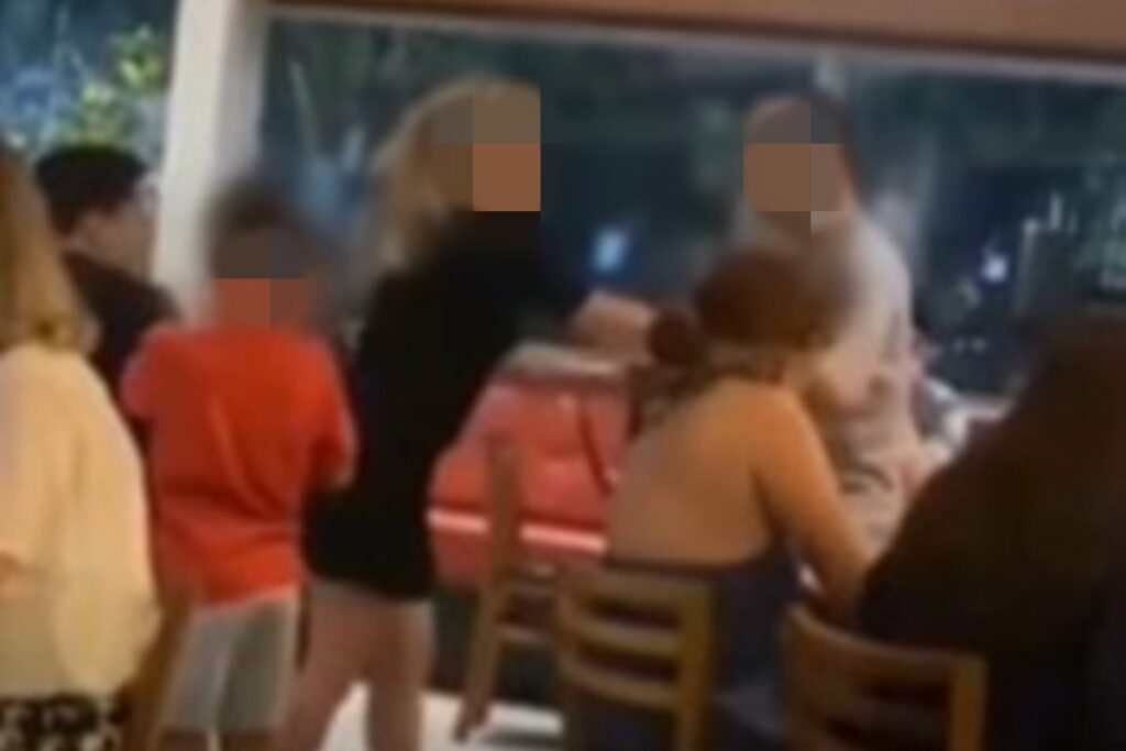 traicao?-casal-troca-tapas-durante-barraco-em-restaurante-de-luxo