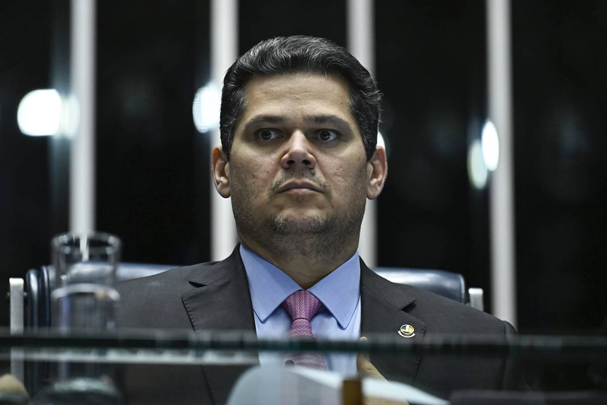 IOF: Alcolumbre diz que governo tem legitimidade para acionar o STF
