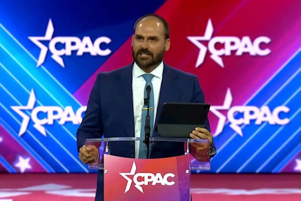 O novo argumento de Eduardo Bolsonaro para inflar sanções a Moraes