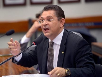 pl-se-une-para-defender-zambelli-de-cassacao-na-camara