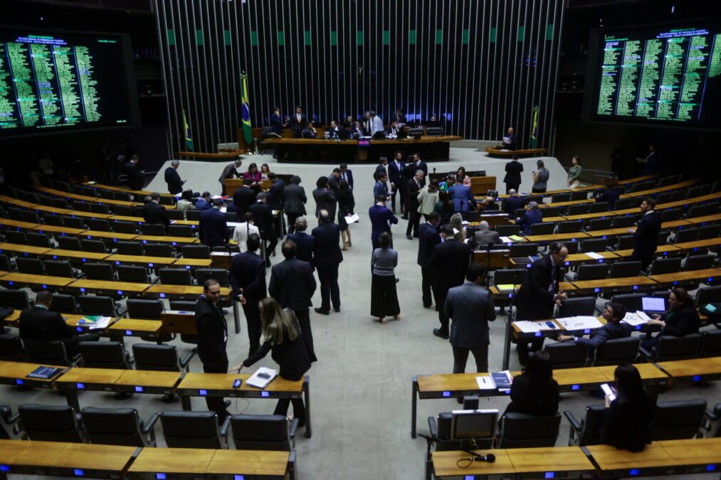 Câmara aprova urgência de PL que revisa regras de benefícios fiscais