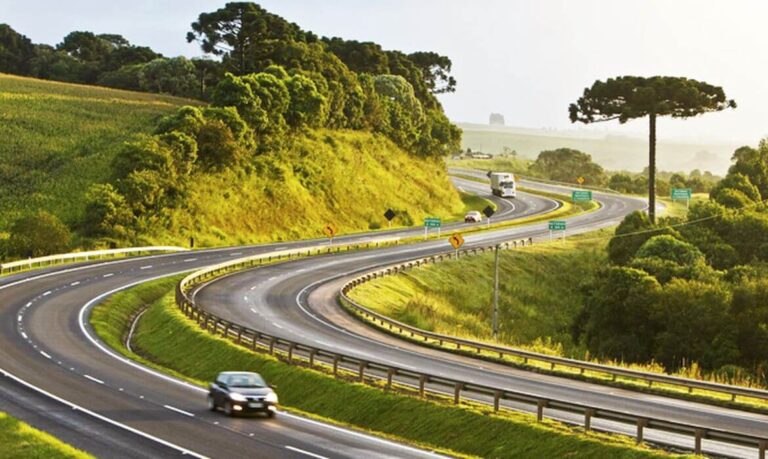 motorista-morre-apos-acidente-entre-carreta-e-tres-carros-na-br-060
