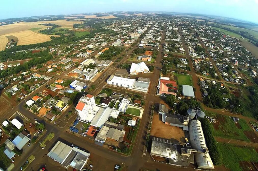 Cidade com 12 mil habitantes abre concurso com salários até R$ 15 mil