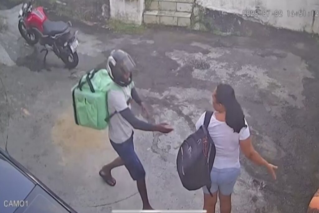 suspeito-se-disfarca-de-entregador-para-roubar-mulher-em-salvador