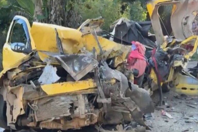 familia-morre-em-acidente-entre-carro-e-micro-onibus-na-bahia