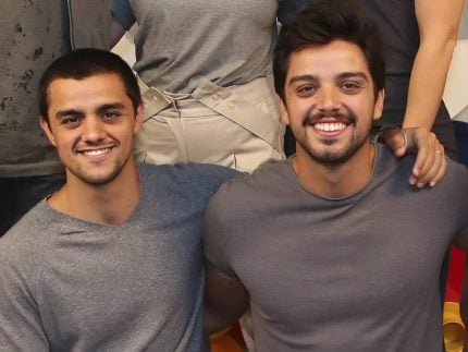 rodrigo-simas-abre-o-jogo-sobre-irmao-convertido-e-visoes-diferentes:-“muito-respeito”