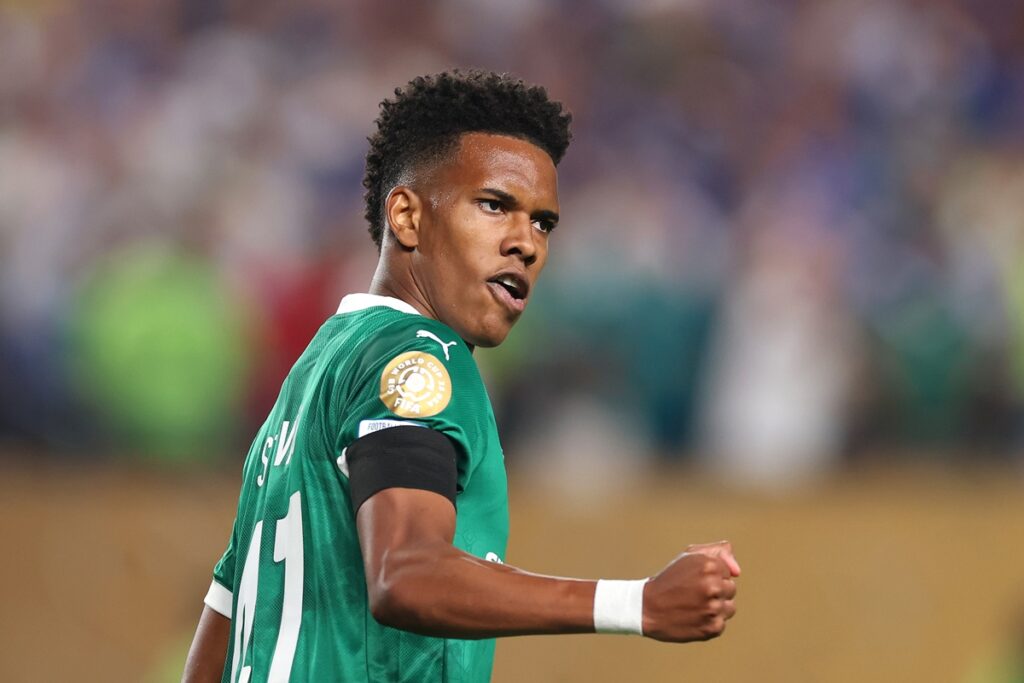 “lei-do-futuro”?-estevao-marca-contra-chelsea,-seu-futuro-clube.-veja