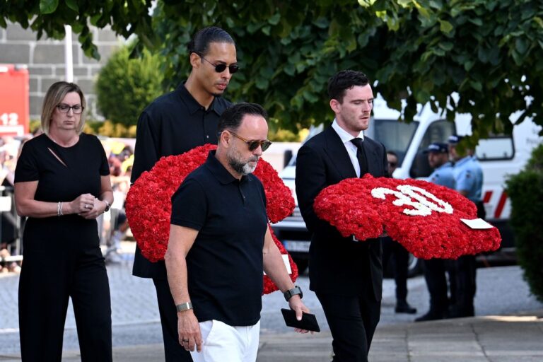 van-dijk-e-robertson-fazem-homenagem-especial-a-diogo-jota-em-enterro