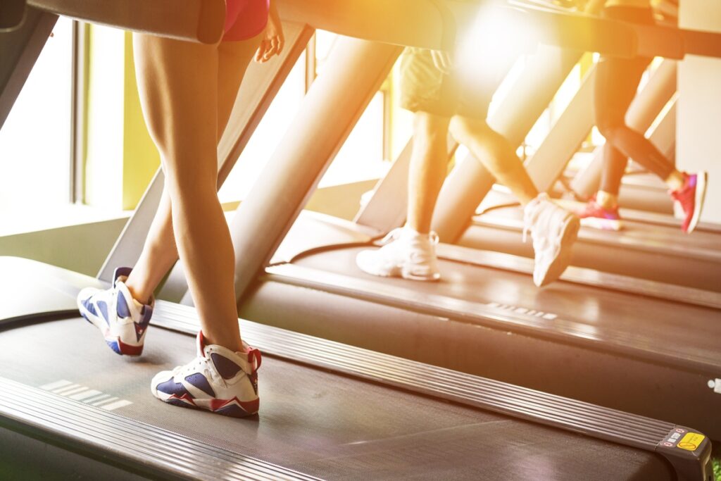 caminhar-em-inclinacao-queima-7%-mais-gordura-que-correr,-diz-estudo