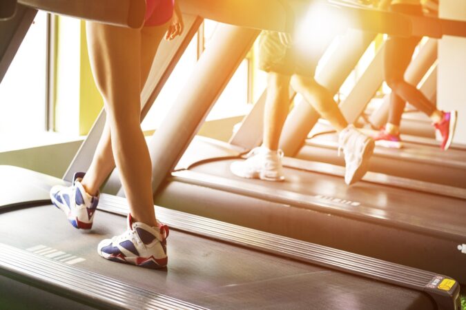 caminhar-em-inclinacao-queima-7%-mais-gordura-que-correr,-diz-estudo