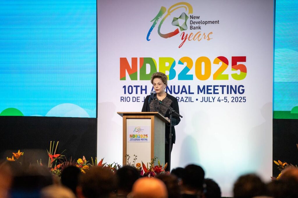 banco-do-brics-aprova-entrada-da-colombia-e-uzbequistao,-anuncia-dilma