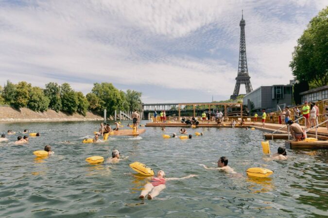despoluicao:-primeiros-banhistas-se-aventuram-no-rio-sena,-em-paris