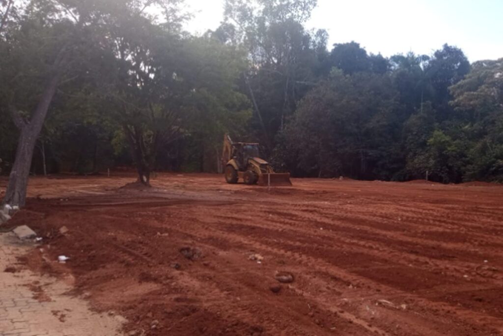 governo-do-df apreende-maquina-que-desmatava area-de-protecao