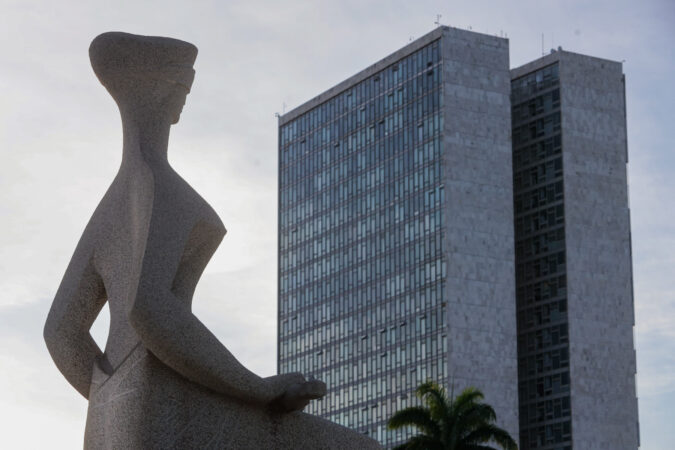 em-2025,-penduricalhos-de-juizes-ja-superam-custo-de-5-programas-sociais