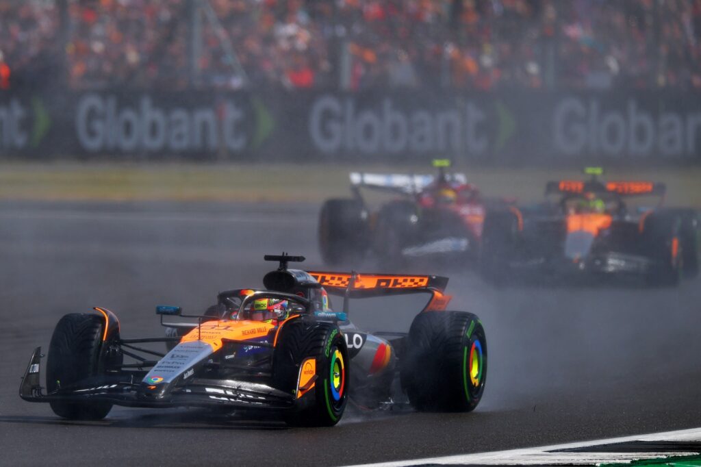 formula-1:-em-corrida-caotica,-lando-norris-vence-gp-da-inglaterra