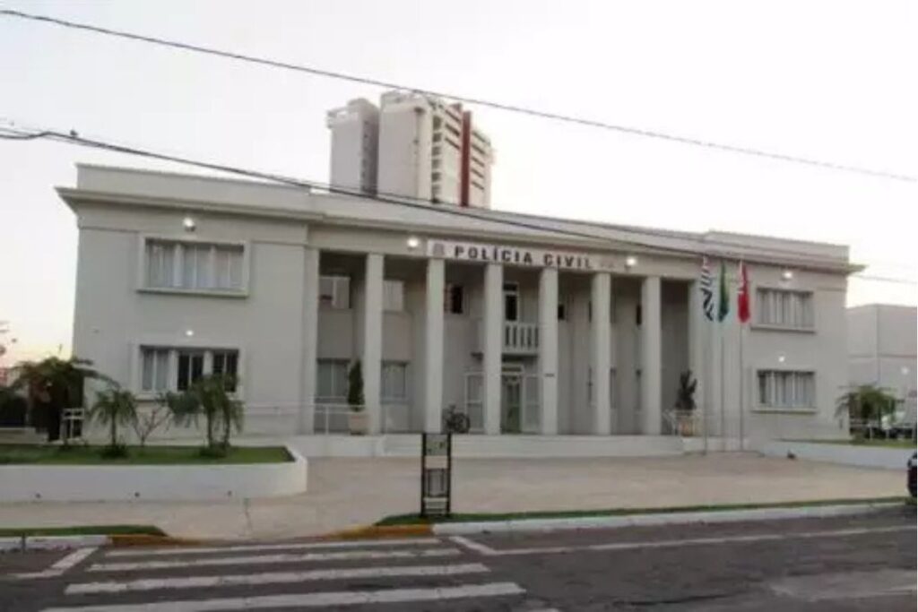 mae-de-18-anos-tenta-matar-bebe-apos-dar-a-luz-em-banheiro-de-shopping