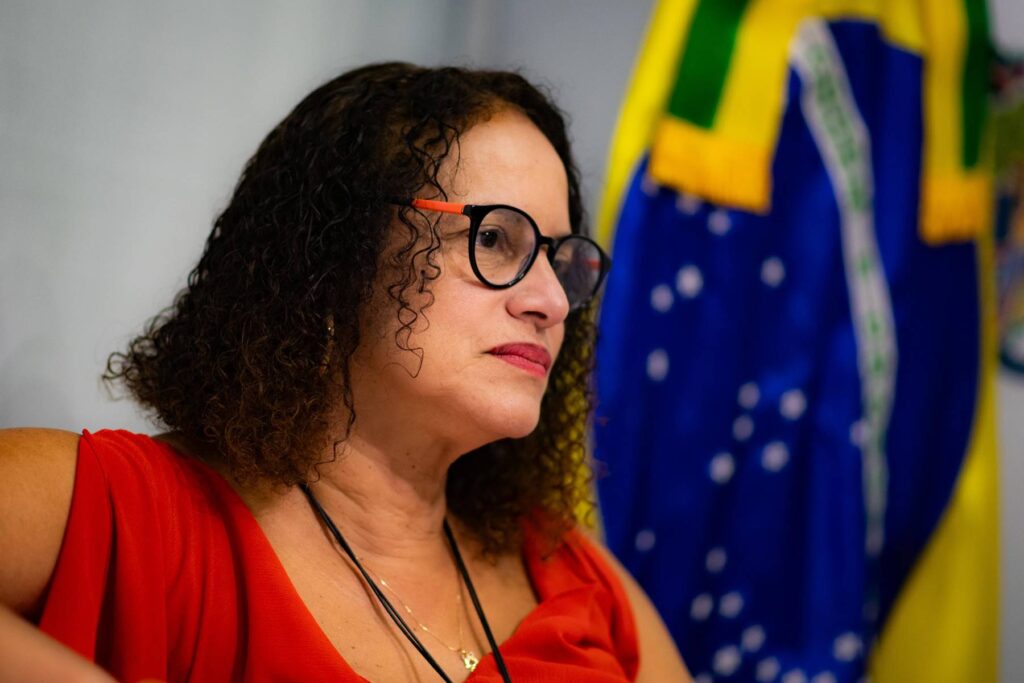 brics-estuda-construir-cabo-submarino-de-fibra-optica,-diz-ministra
