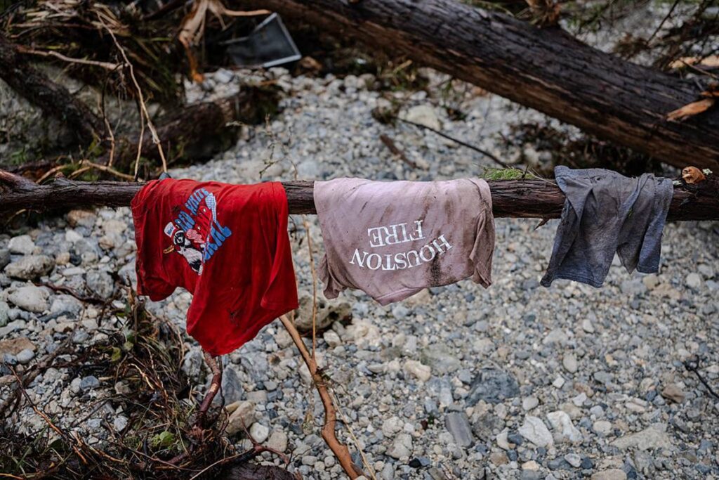 enchentes-no-texas:-mortes-chegam-a-80;-41-seguem-desaparecidos