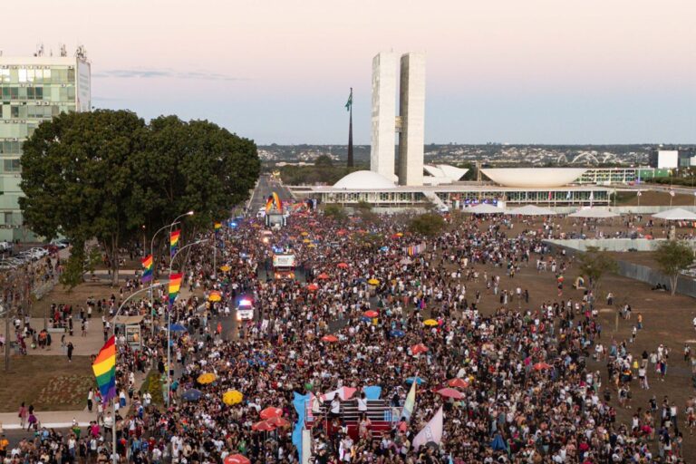 parada-lgbt+-agita-centro-de-brasilia-neste-domingo-(6/7)