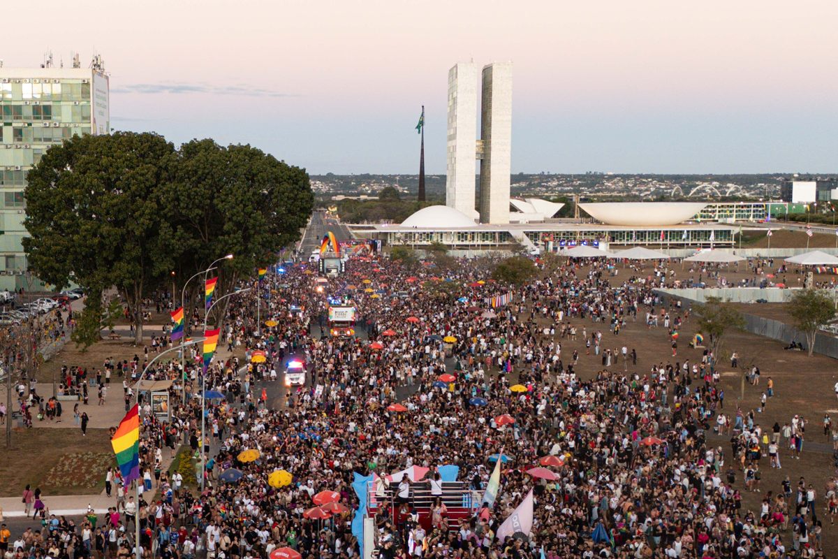 Parada LGBT+ agita centro de Brasília neste domingo (6/7)