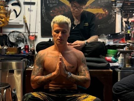 bruno-gagliasso-faz-tatuagem-tradicional-durante-viagem-a-tailandia:-“um-ritual”