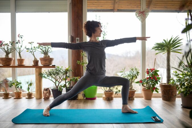 yoga:-confira-5-beneficios-de-praticar-no-inverno