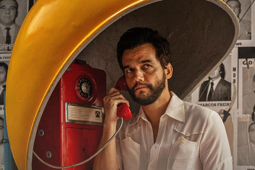 wagner-moura-recebe-estatueta-de-cannes-por-o-agente-secreto