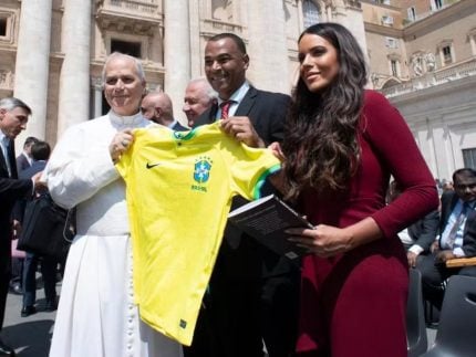 ex-jogador-cafu-e-esposa-falam-de-divorcio-em-encontro-com-o-papa-leao-xiv