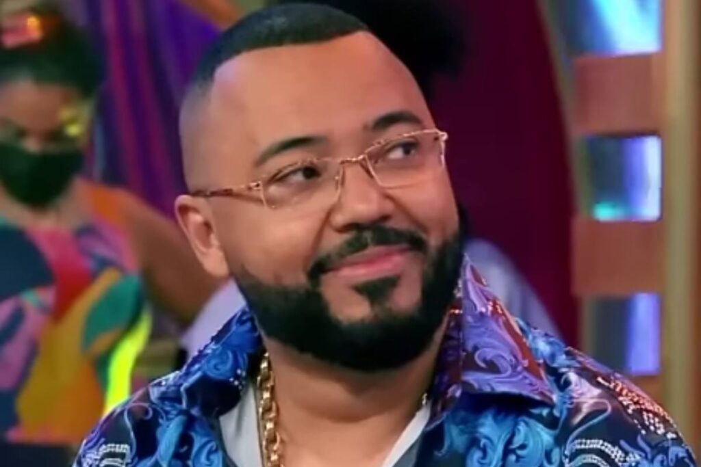 exclusivo:-dudu-nobre-e-flagrado-aos-beijos-com-rainha-de-bateria