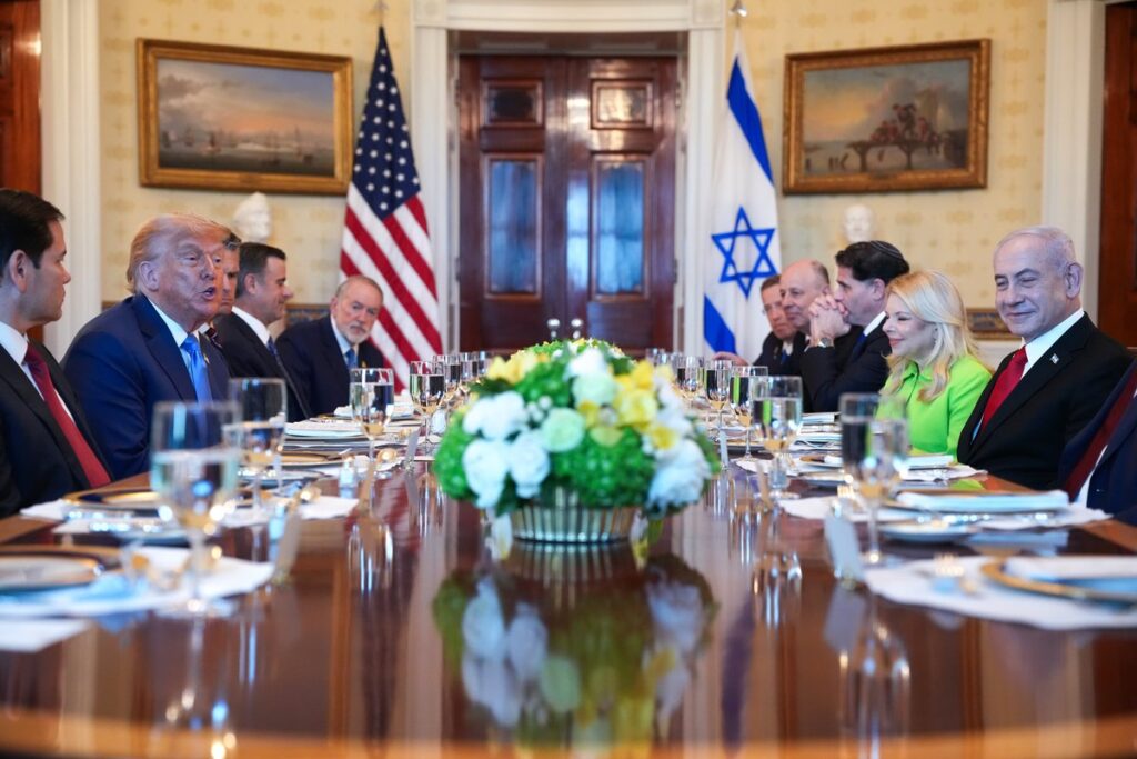 com-trump,-netanyahu-volta-a-falar-em-expulsar-palestinos-de-gaza